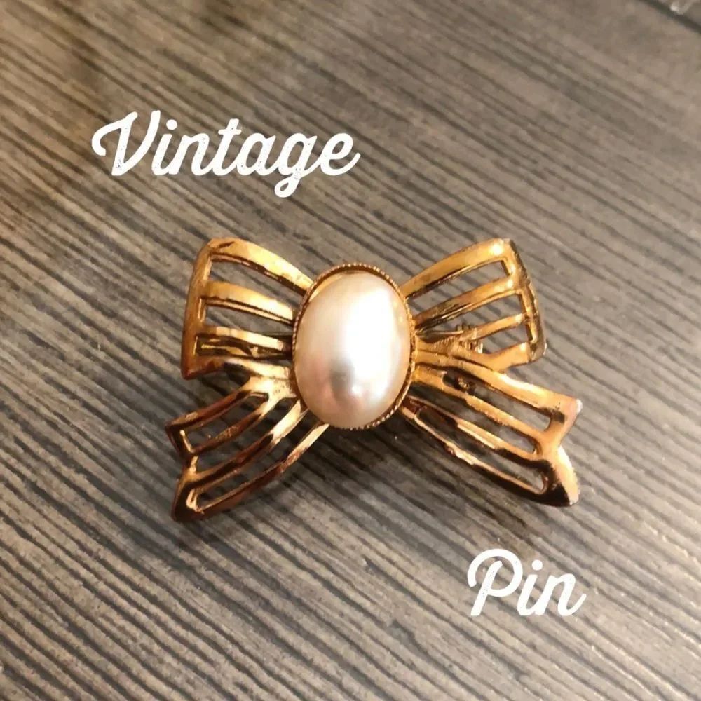 Vintage Gold-tone Bow shaped Pin with Faux Pearl Center